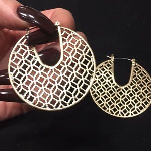 Similar to Kendra Scott